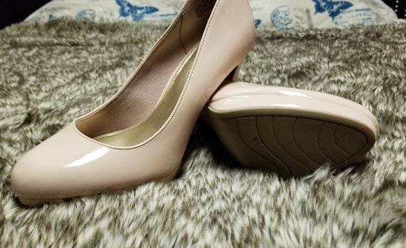 Pumps - Picture 1 of 6